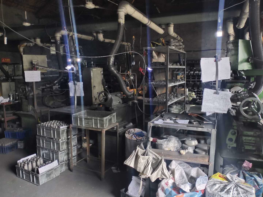Προσαρμόσιμα άλλα σχήματα μολύβδου γραφίτη για συνεχές χύτευση χάλκινου σε μαύρο χρώμα